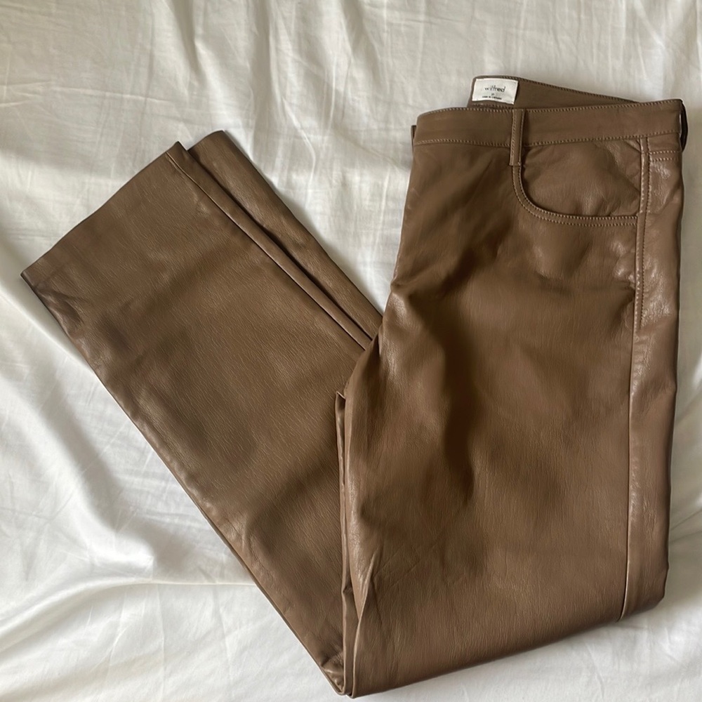 Tan Melina cropped pants from Aritzia by the brand Wilfred
